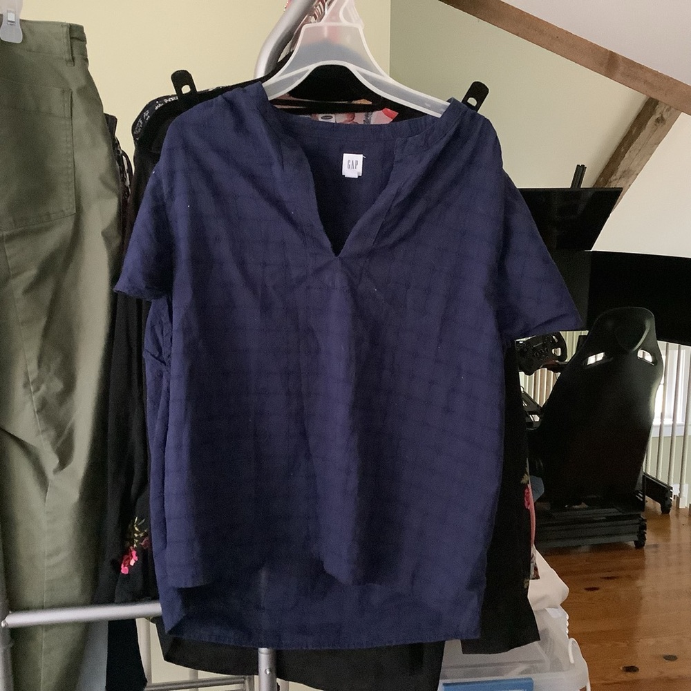 (Bin 6)  GAP ruffle short sleeve textured blouse-L